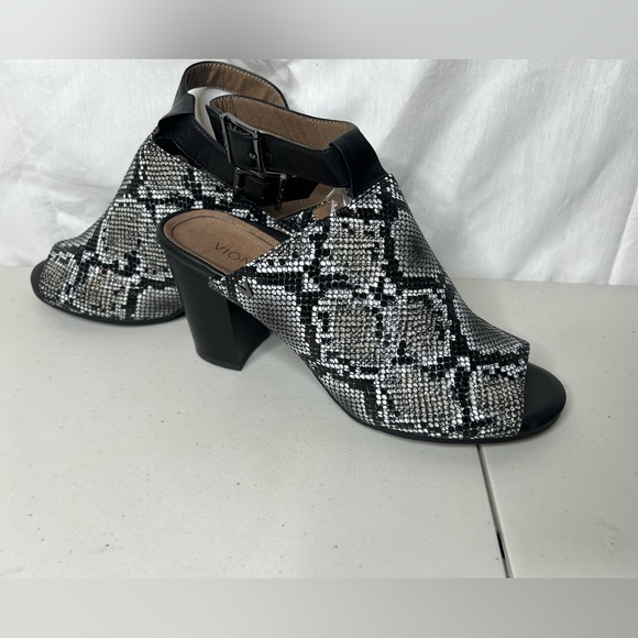 Vionic Shoes - Vionic Black and White Snake Pattern Heels